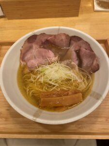 日本三大地鶏の黄金塩ラーメン