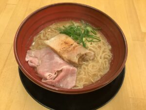 炙り三元豚　Wチャーシュー　濃厚鶏白湯味噌らーめん