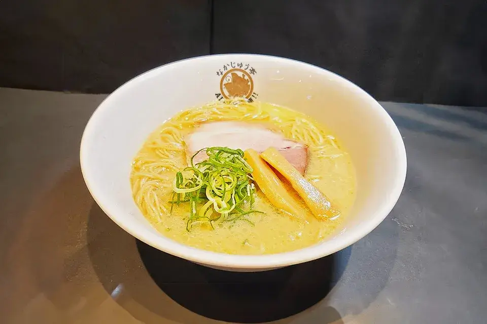 カニ味噌仕立ての鶏白湯