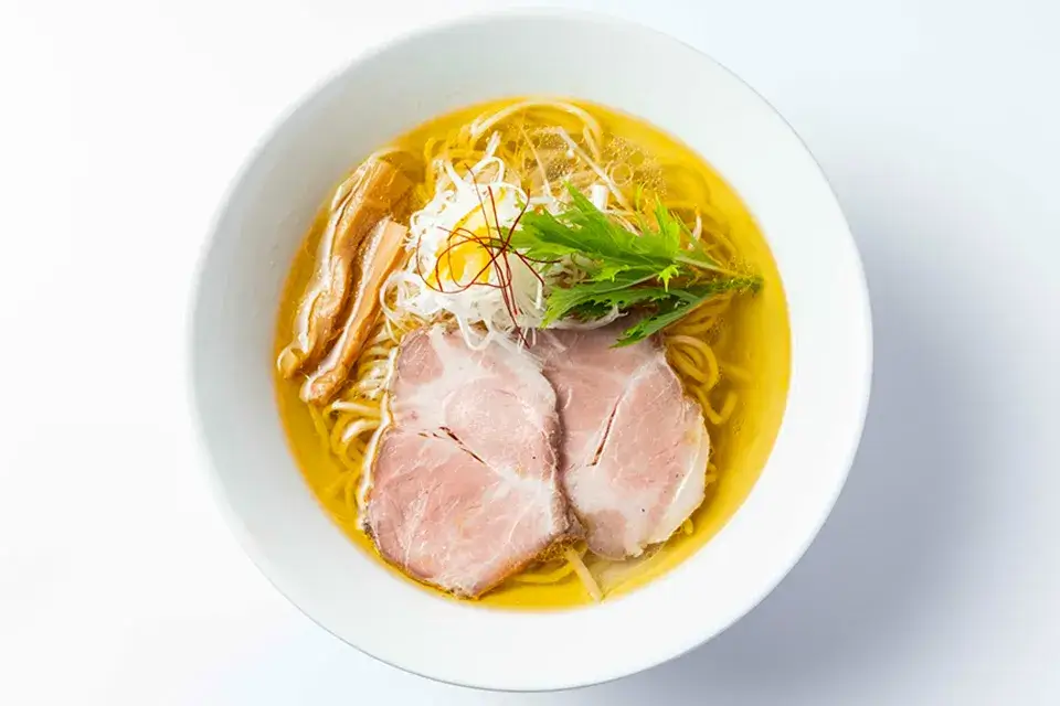 地鶏と瀬戸内いりこの芳醇鶏塩ラーメン