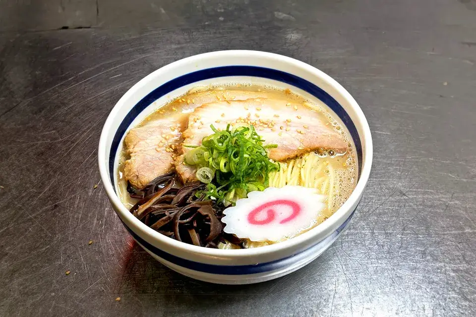 ふわとろチャーシュー入り塩とんこつラーメン