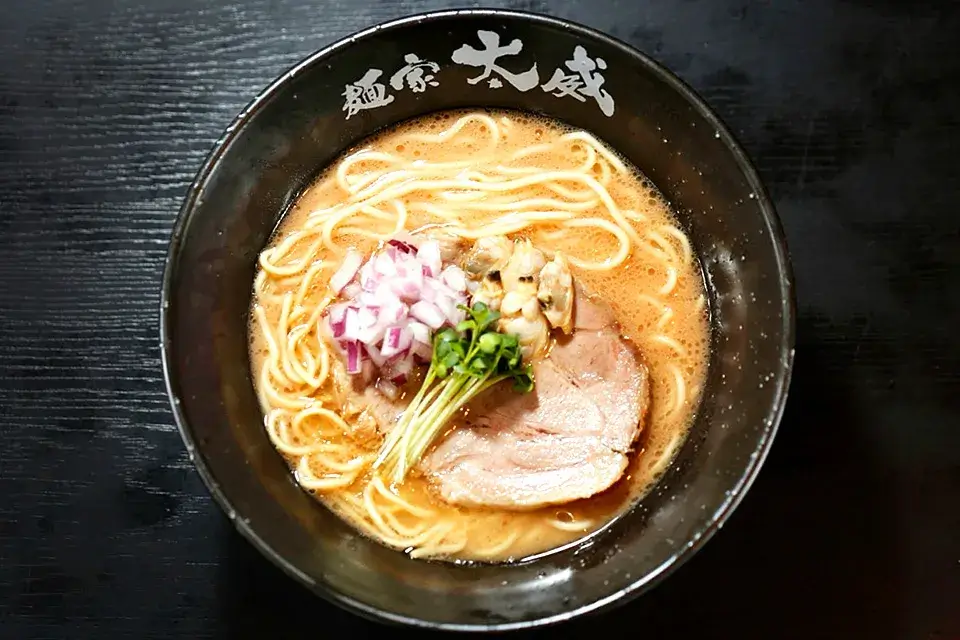 貝香る　潮豚骨ラーメン