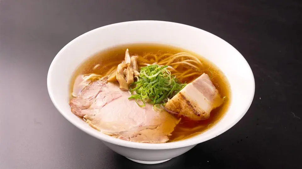 極上地鶏と炙り角煮の醤油そば