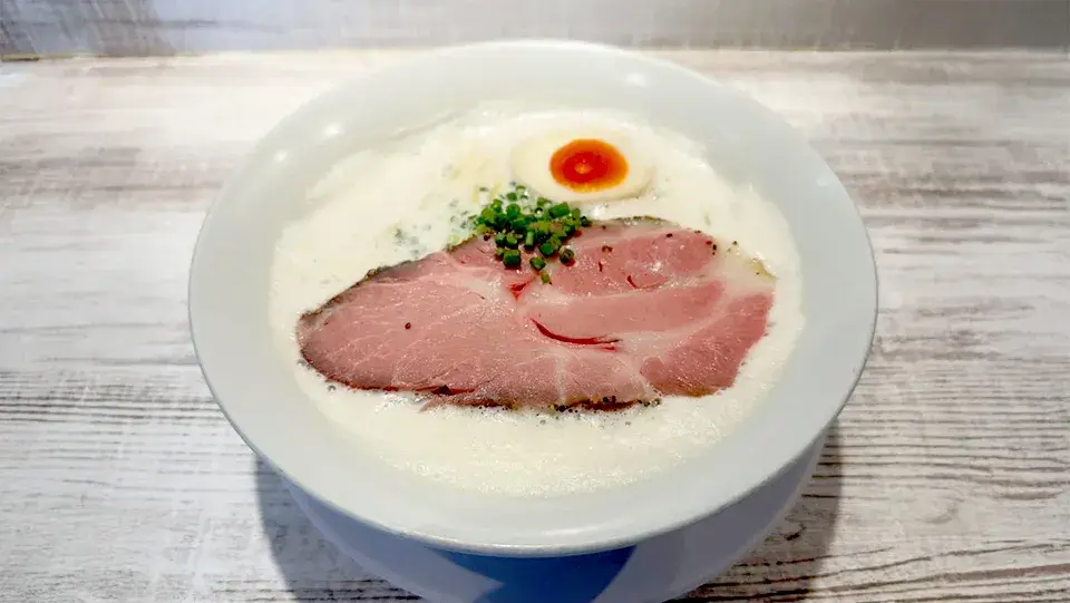 鶏白湯しおラーメン